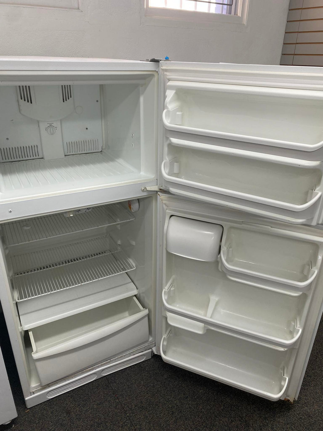 #1070 Frigo FRIGIDAIRE blanc #1070