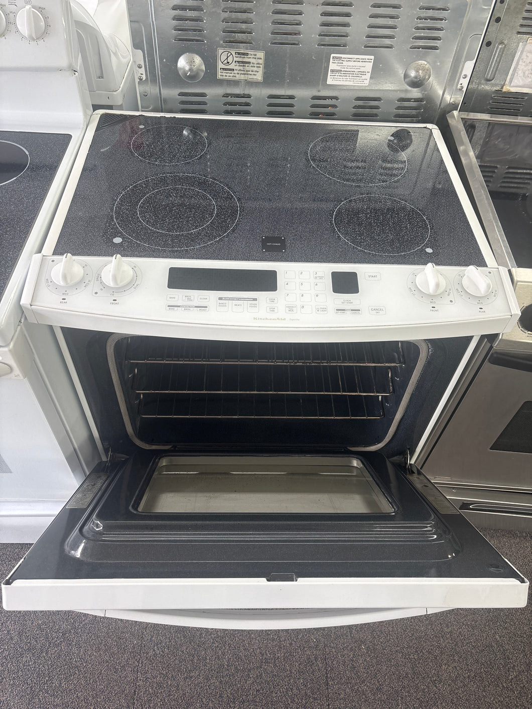 Four vitrocéramique blanc