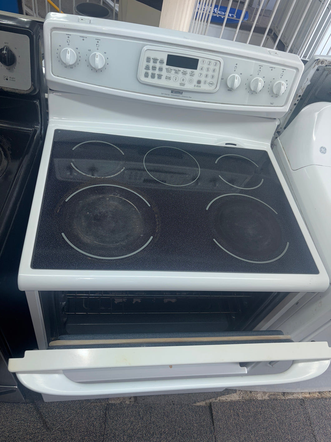 Four Kenmore vitrocéramique blanc