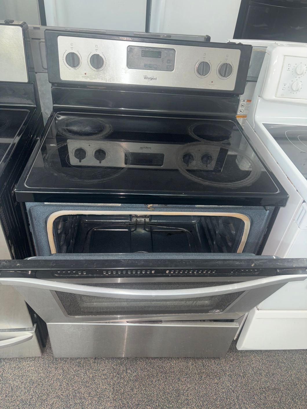 Four Whirlpool vitrocéramique stainless