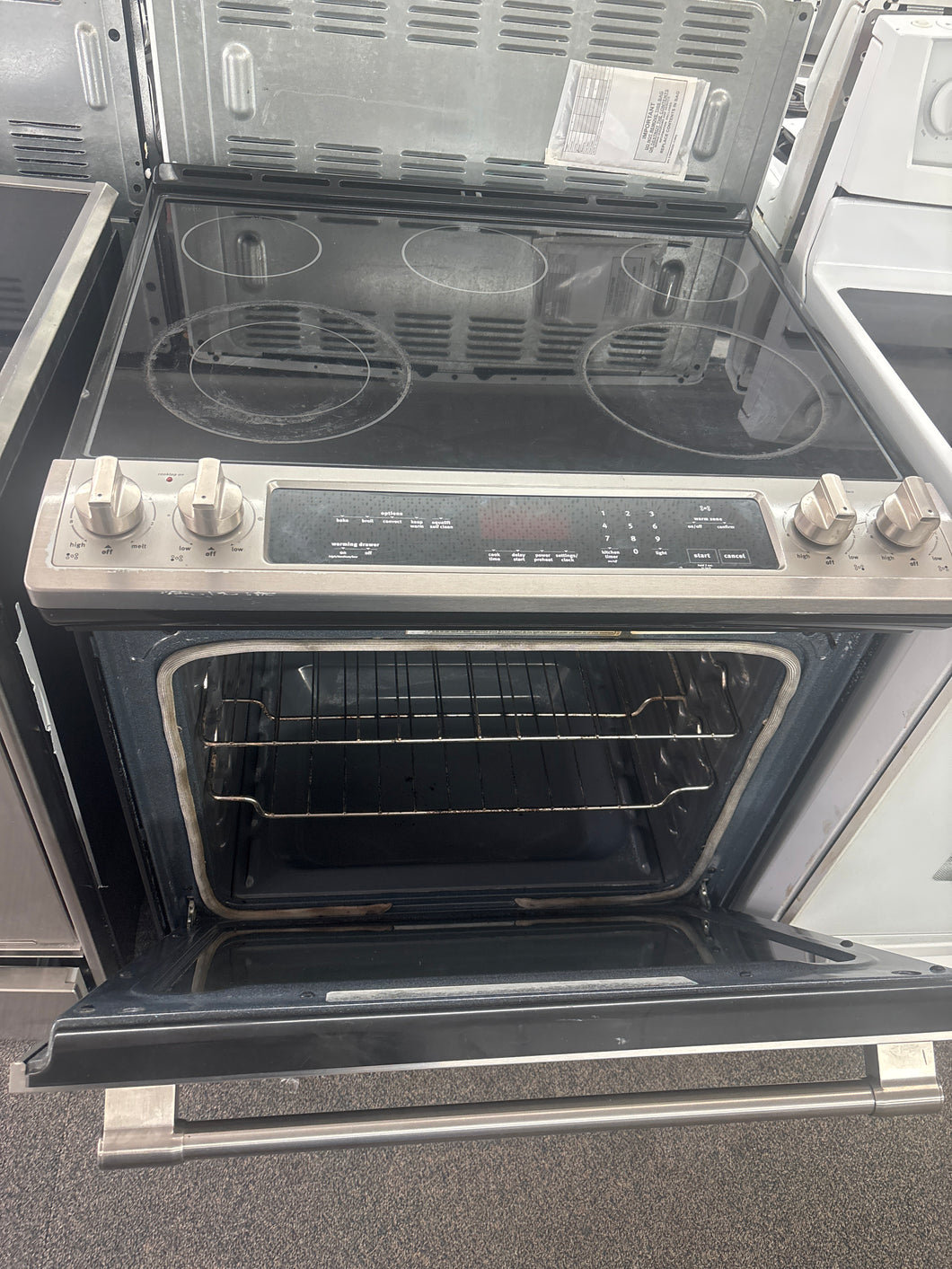 Four vitrocéramique stainless