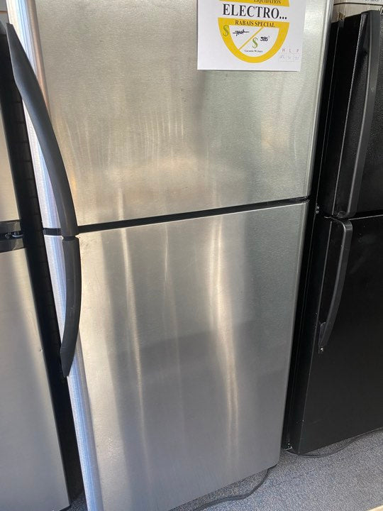 #1002 Frigo FRIGIDAIRE Stainless #1002