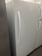 Charger l&#39;image dans la galerie, Congélateur blanc
