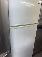 Charger l&#39;image dans la galerie, Frigo Amana blanc
