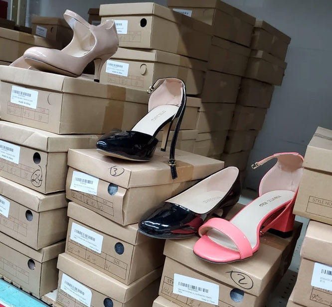 vente de palettes de 250 unités de chaussures pour femmes  10$ la Paire